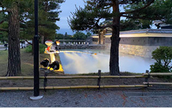 国宝松本城のアオコ対策